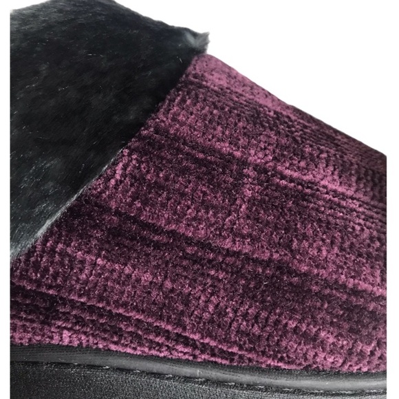 Totes Toasties Memory Foam Slippers - Picture 11 of 14